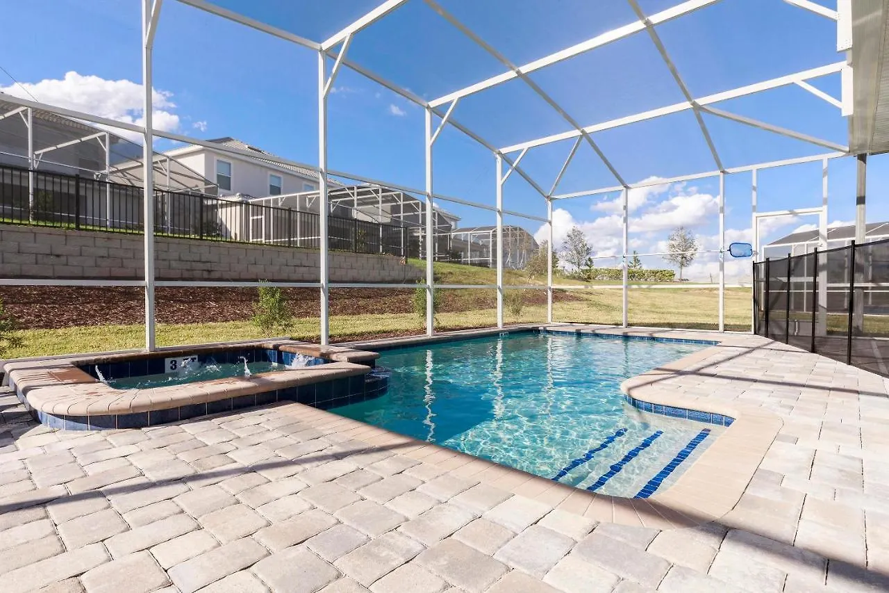 Relaxing 6 Bed Pool Home With Game Room Davenport 0*,