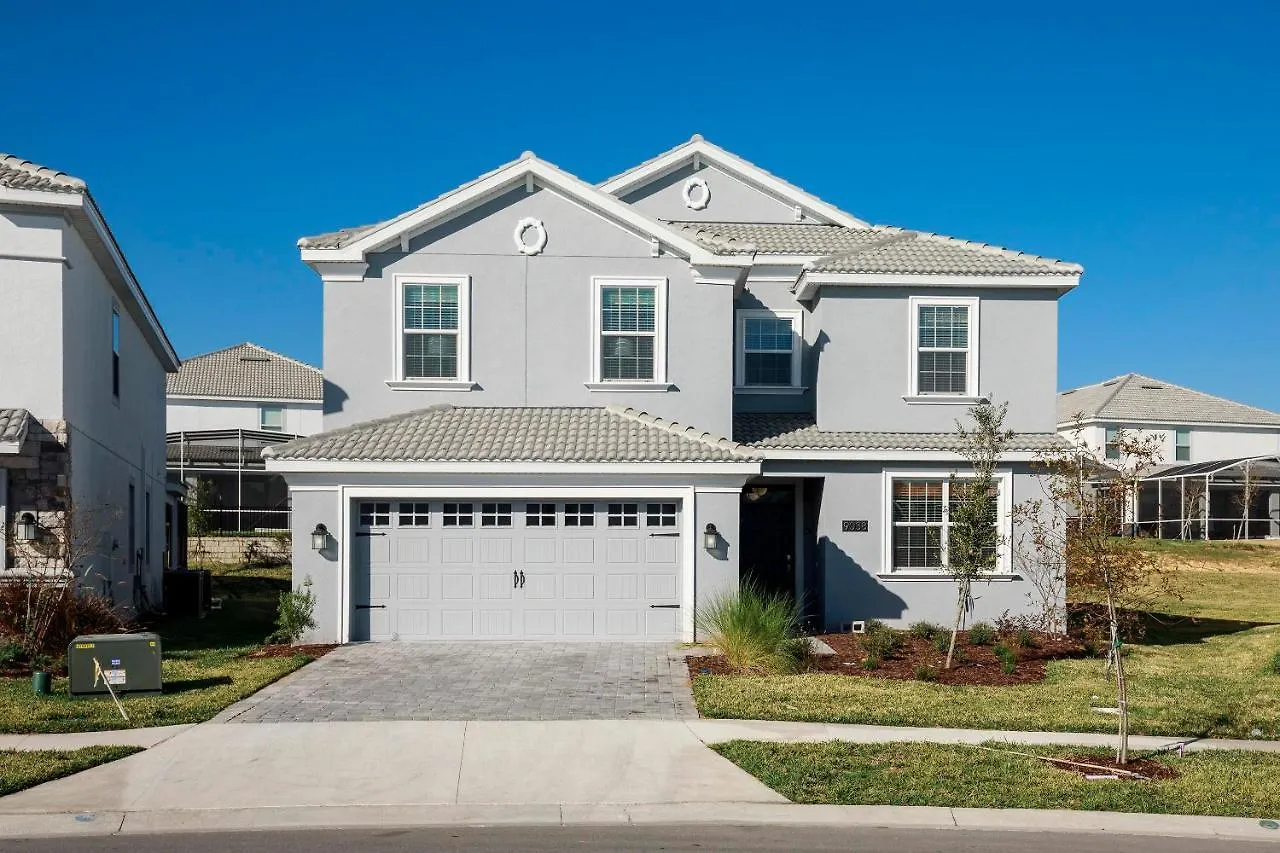 Relaxing 6 Bed Pool Home With Game Room Davenport Holiday home